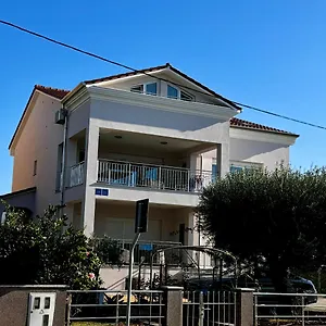 Lili Apartman